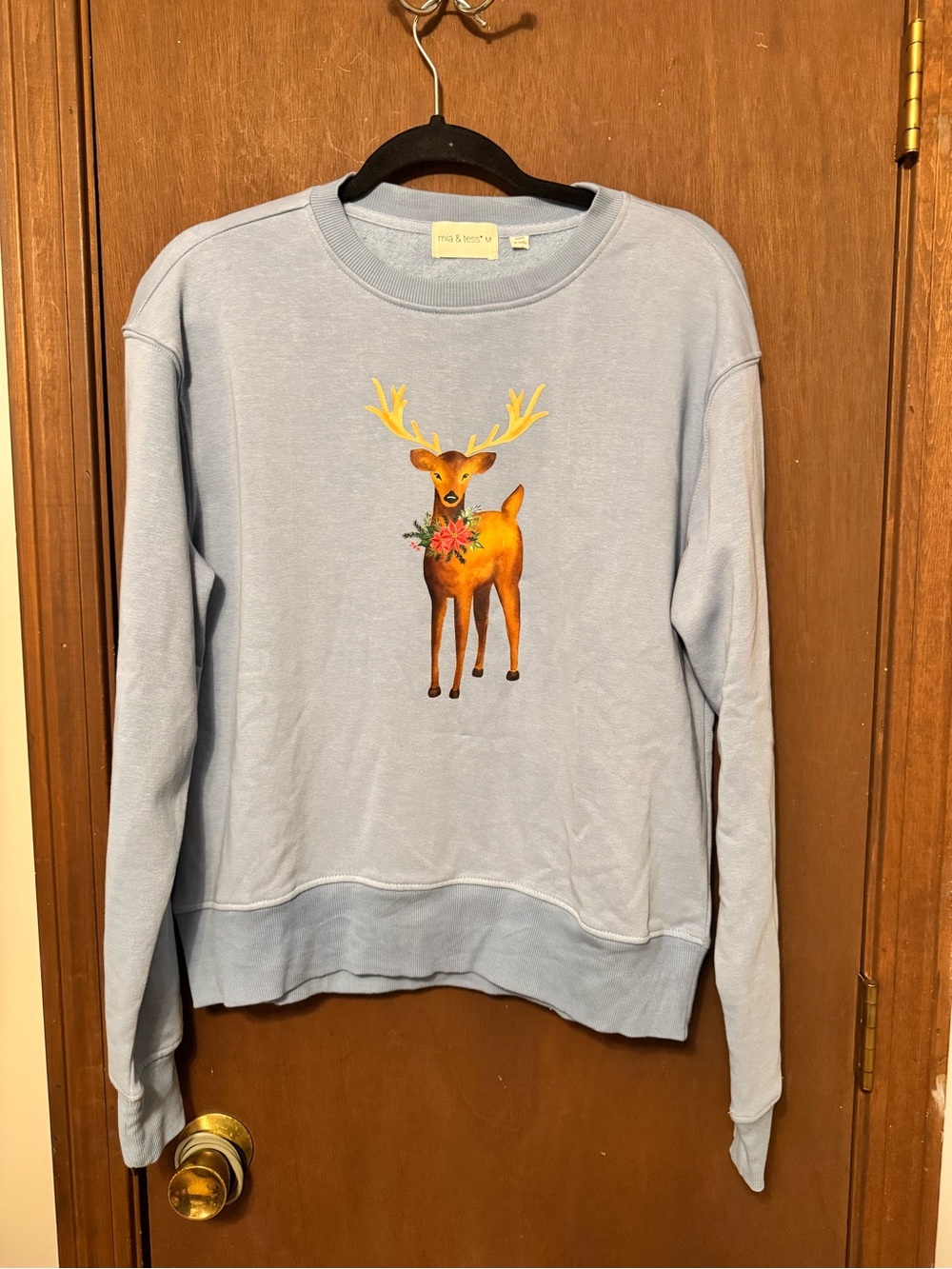 Mia & Tess Light Blue Reindeer Graphic Crewneck Sweatshirt Medium